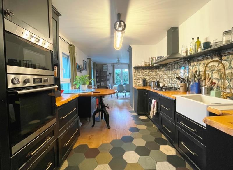 Propriété - 203 m² - 9 pièces