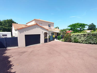 Maison - 247 m² - 8 pièces