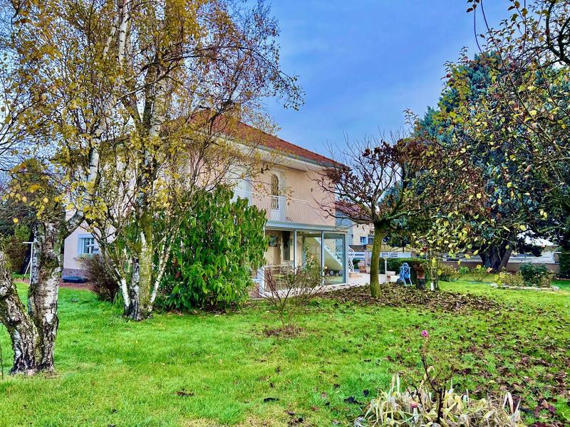 Maison traditionnelle - 120 m² - 10 pièces