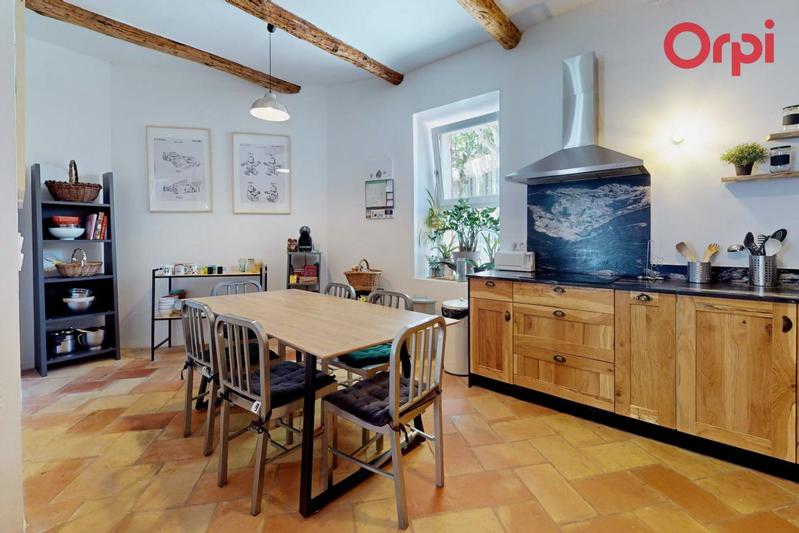 Maison - 245 m² - 6 pièces