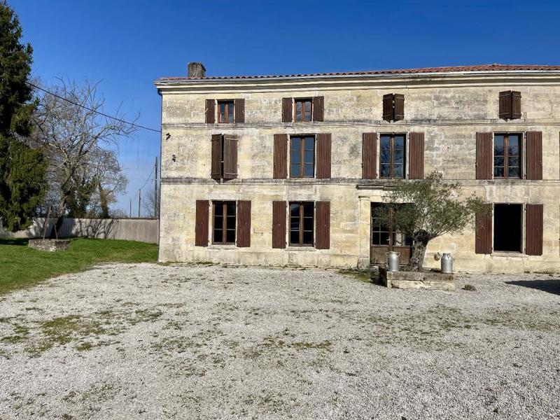 Maison de maîtres - 465 m² - 11 pièces