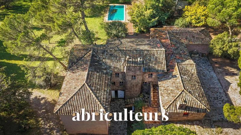 Mas - 300 m² - 8 pièces