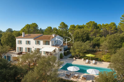 Maison - 331 m² - 8 pièces