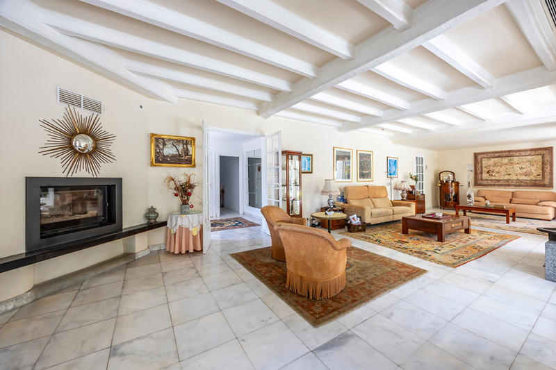 Villa - 255 m² - 6 pièces