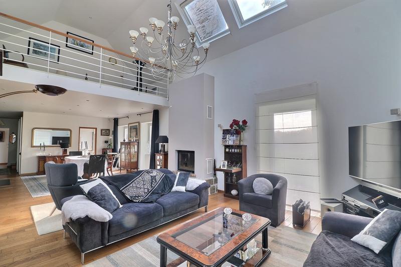 Maison - 260 m² - 7 pièces