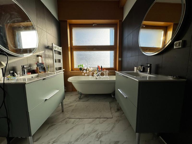 Appartement - 145 m² - 6 pièces