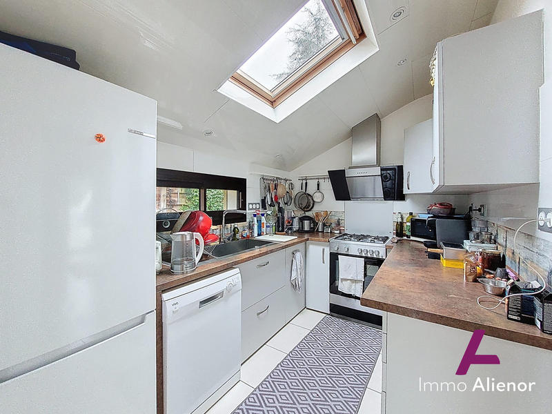 Maison traditionnelle - 145 m² - 11 pièces