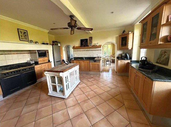 Château - 330 m² - 10 pièces