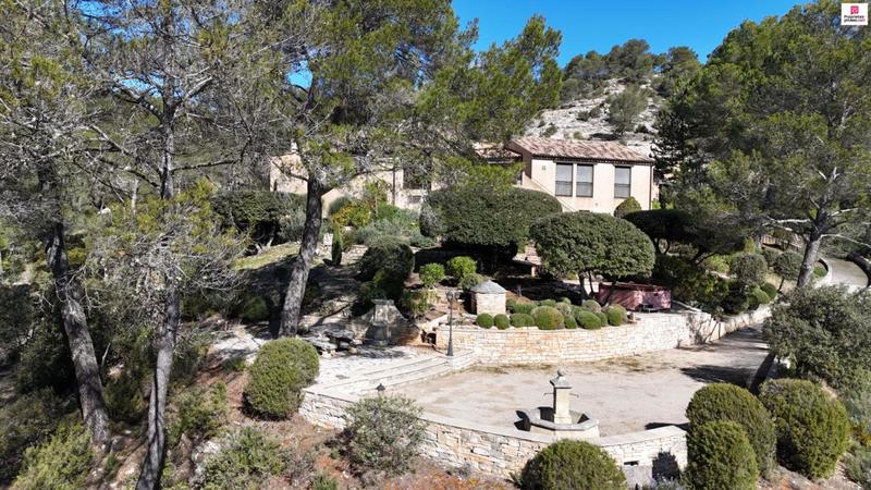 Maison - 279 m² - 14 pièces