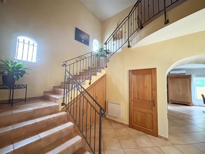 Pavillon - 180 m² - 5 pièces