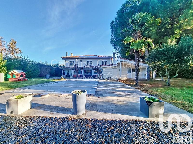 Maison - 270 m² - 10 pièces