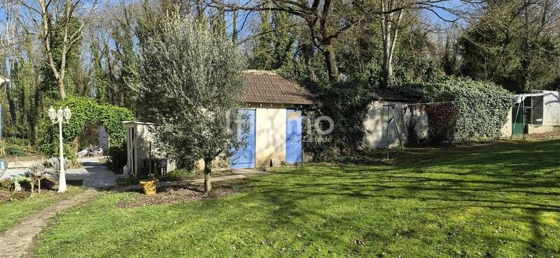 Maison - 212 m² - 8 pièces