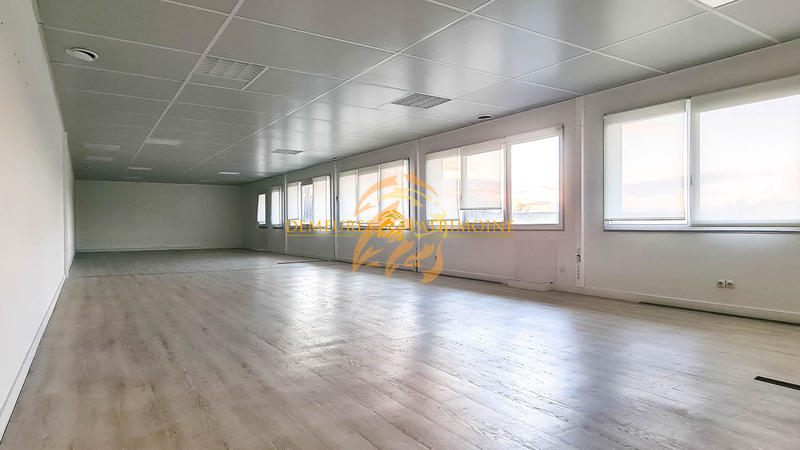 Local d'activités - 2 100 m²