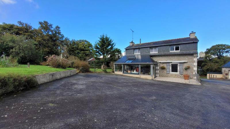 Propriété - 250 m² - 8 pièces