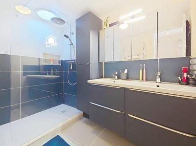 Maison - 226 m² - 8 pièces