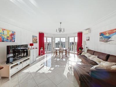 Appartement - 100 m² - 3 pièces