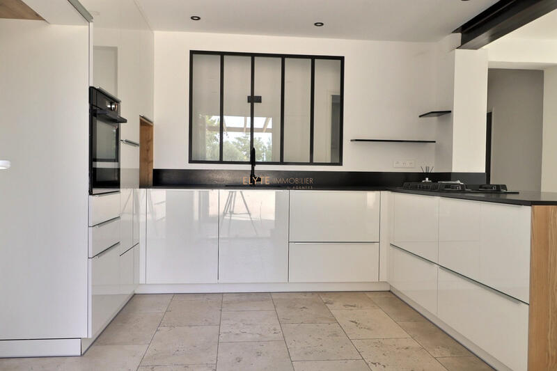 Maison traditionnelle - 174 m² - 7 pièces