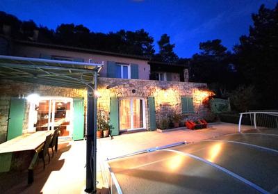 Maison - 183 m² - 8 pièces