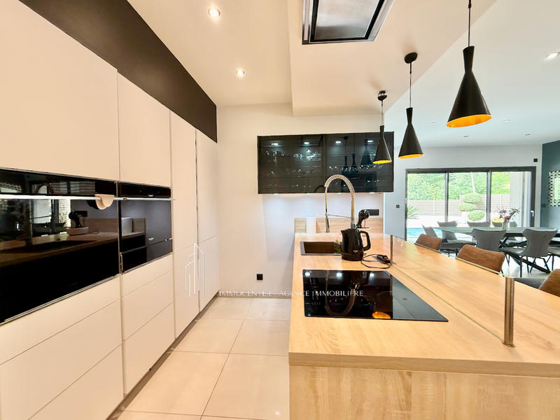 Villa - 145 m² - 6 pièces