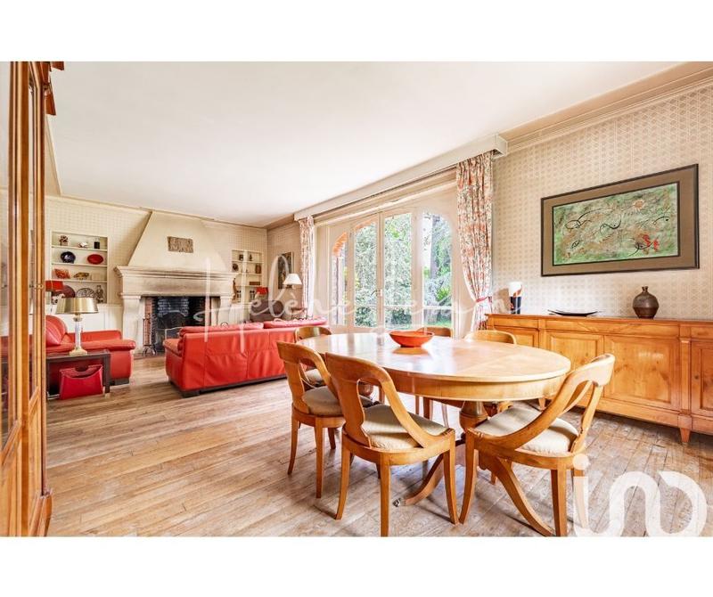 Maison - 240 m² - 10 pièces