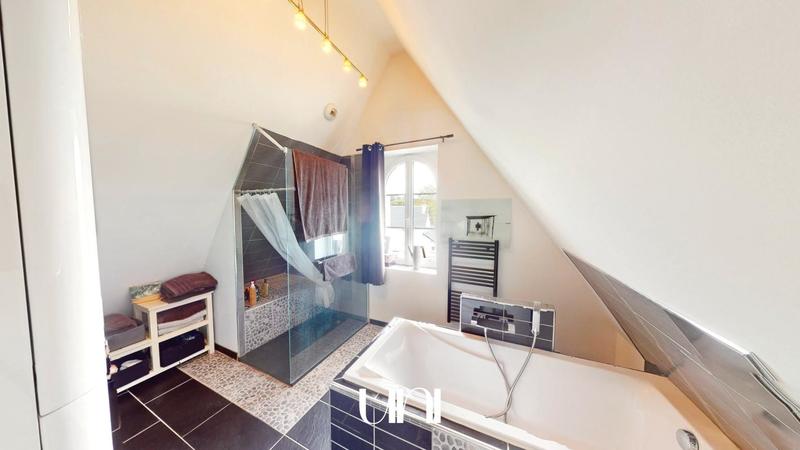 Maison - 422 m² - 12 pièces