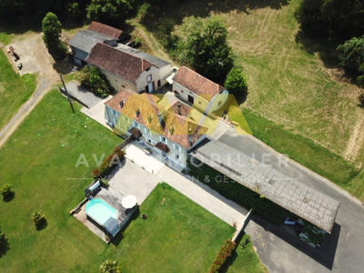 Propriété - 264 m² - 8 pièces