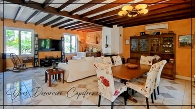 Maison - 280 m² - 8 pièces