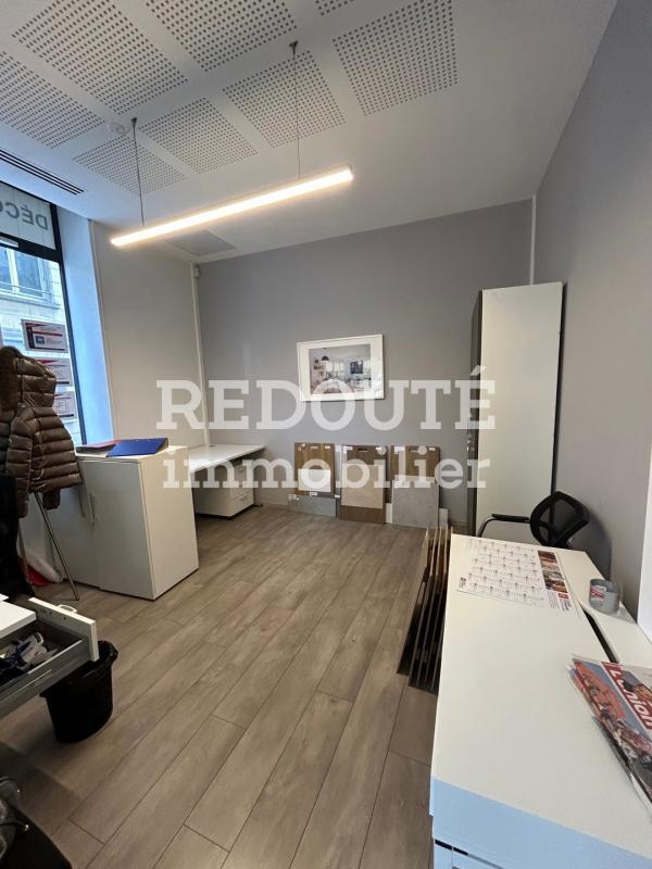 Local commercial - 77 m² - 4 pièces