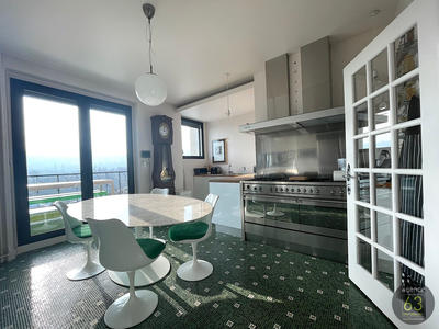 Maison - 269 m² - 9 pièces