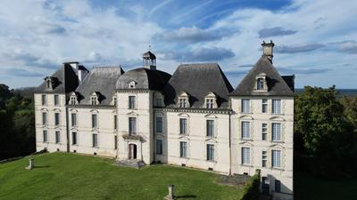 Château - 3 000 m² - 30 pièces