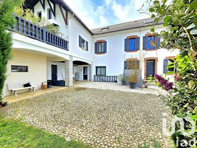 Maison - 382 m² - 9 pièces