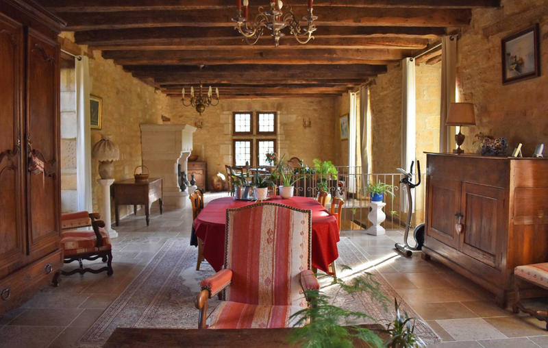 Demeure - 275 m² - 7 pièces