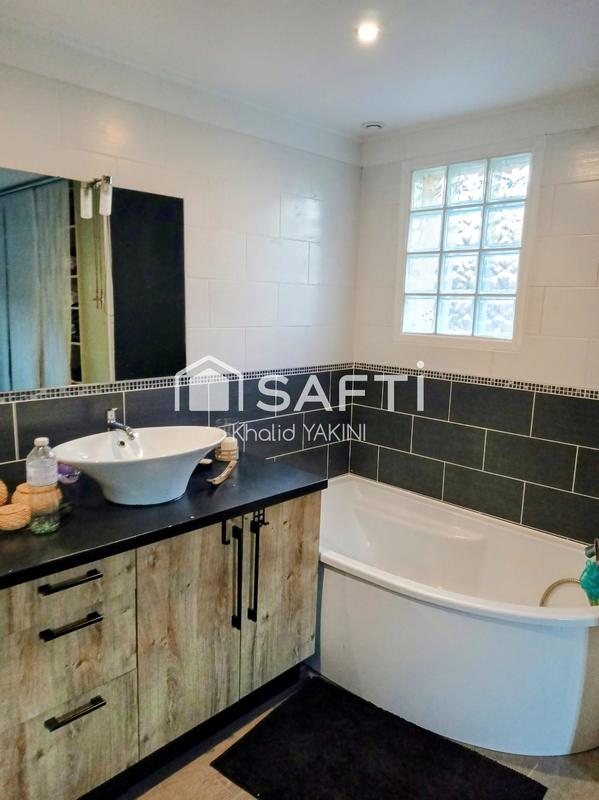 Maison - 90 m² - 5 pièces