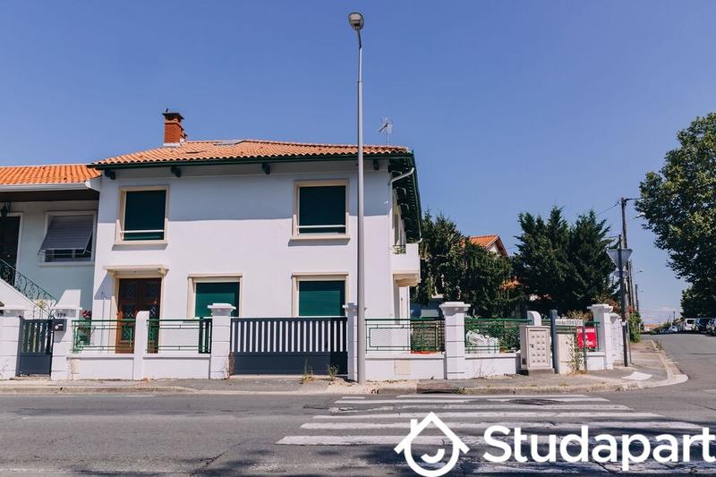 Chambre - 13 m² - 1 pièce