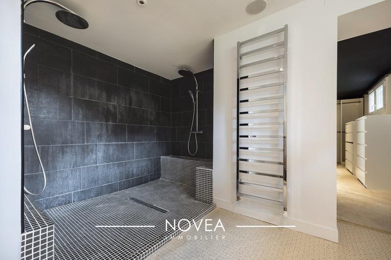 Maison - 296 m² - 8 pièces