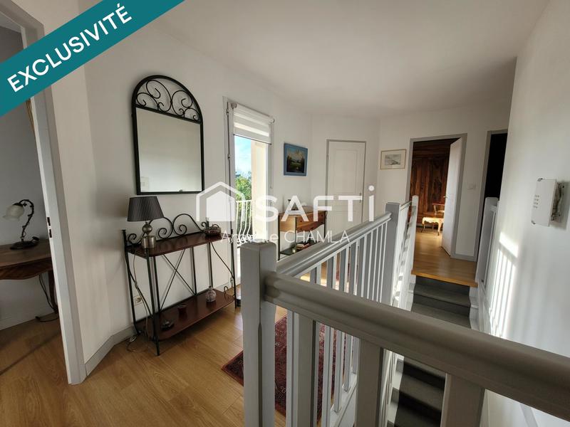 Maison - 212 m² - 8 pièces