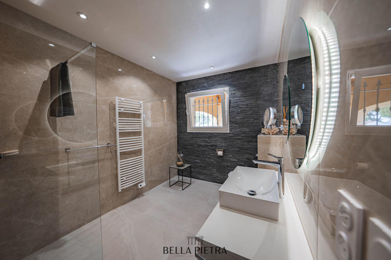 Villa - 180 m² - 5 pièces