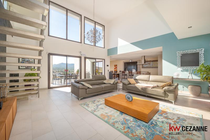 Maison - 248 m² - 8 pièces