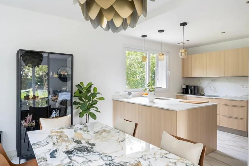 Maison - 195 m² - 7 pièces