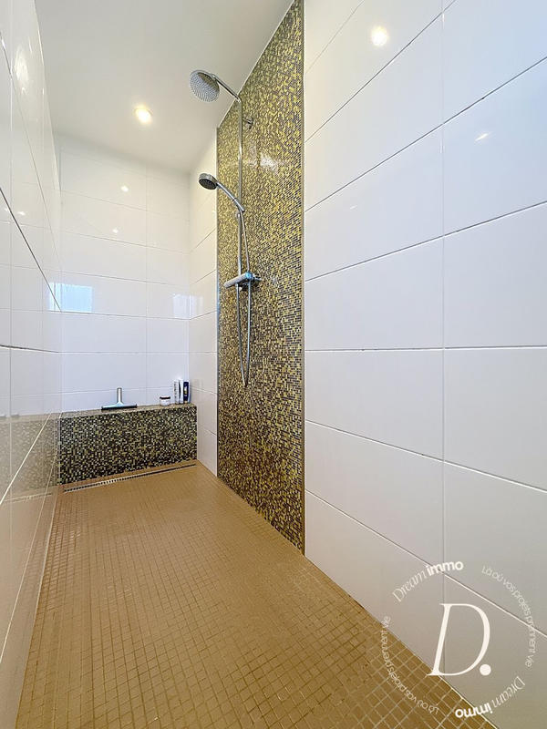 Villa - 191 m² - 8 pièces