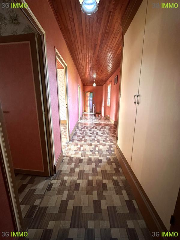 Maison - 168 m² - 9 pièces