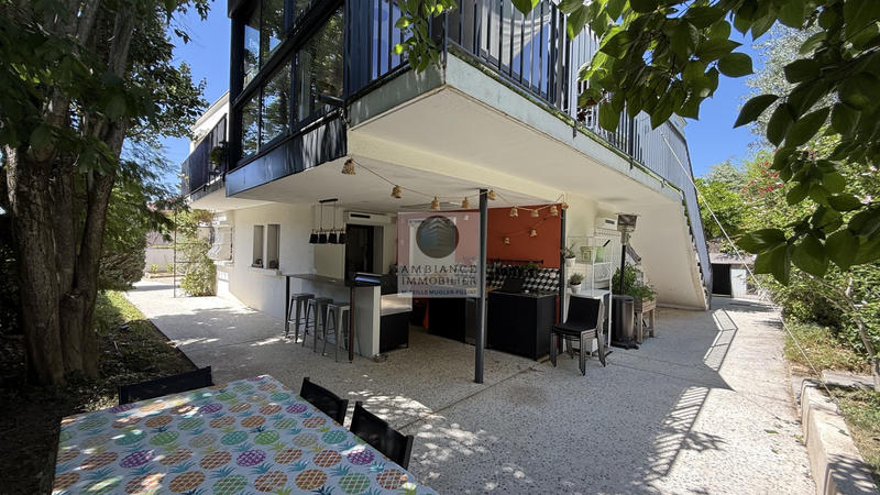 Maison - 280 m² - 10 pièces