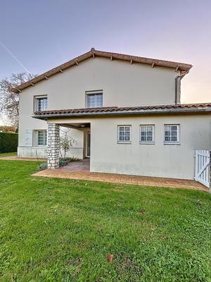 Maison - 212 m² - 7 pièces