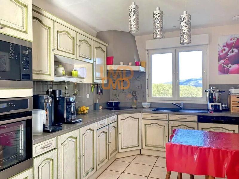 Propriété - 146 m² - 6 pièces