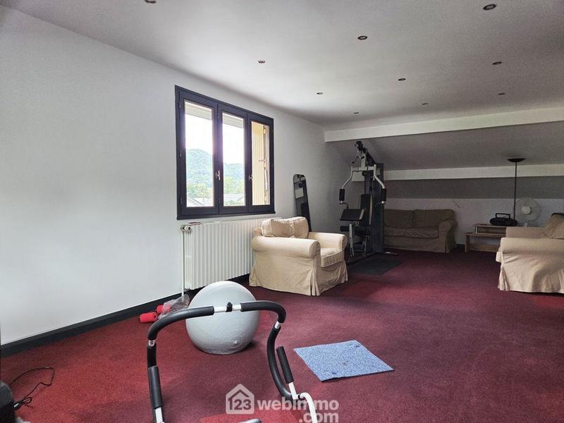 Maison - 224 m² - 6 pièces