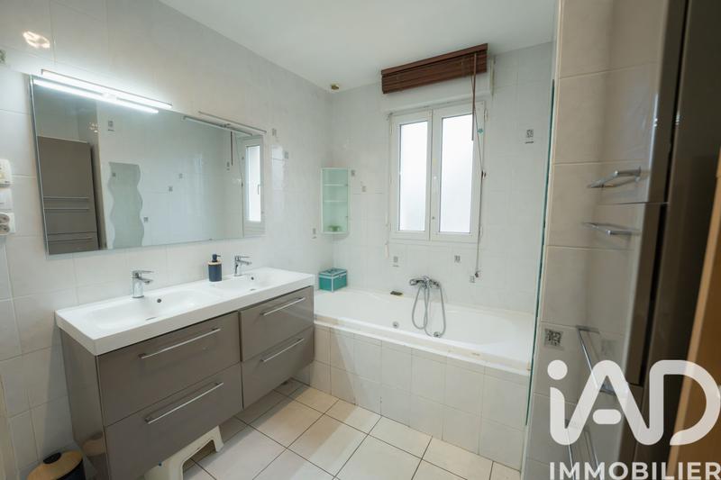 Maison - 179 m² - 9 pièces
