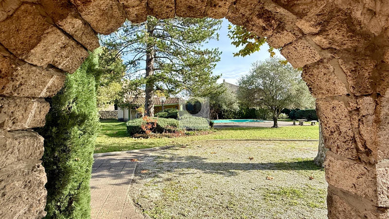 Maison - 217 m² - 7 pièces