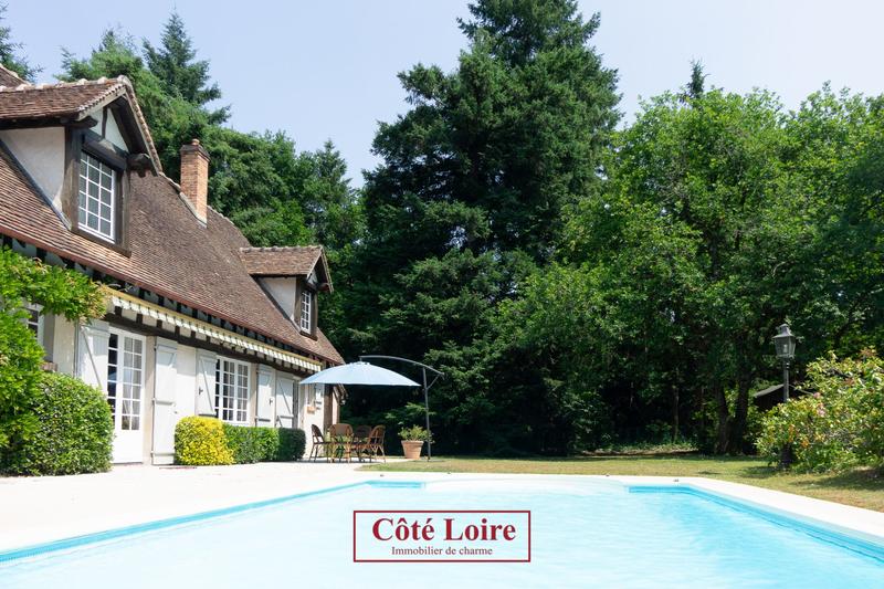 Maison - 251 m² - 8 pièces