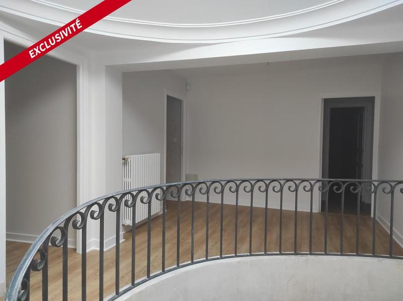 Maison - 410 m² - 10 pièces