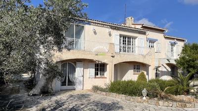 Maison traditionnelle - 187 m² - 9 pièces